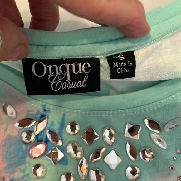 Onque casuals sz small 3/4 sleeve floral print Eiffel Tower embellished top EUC - Picture 7 of 13